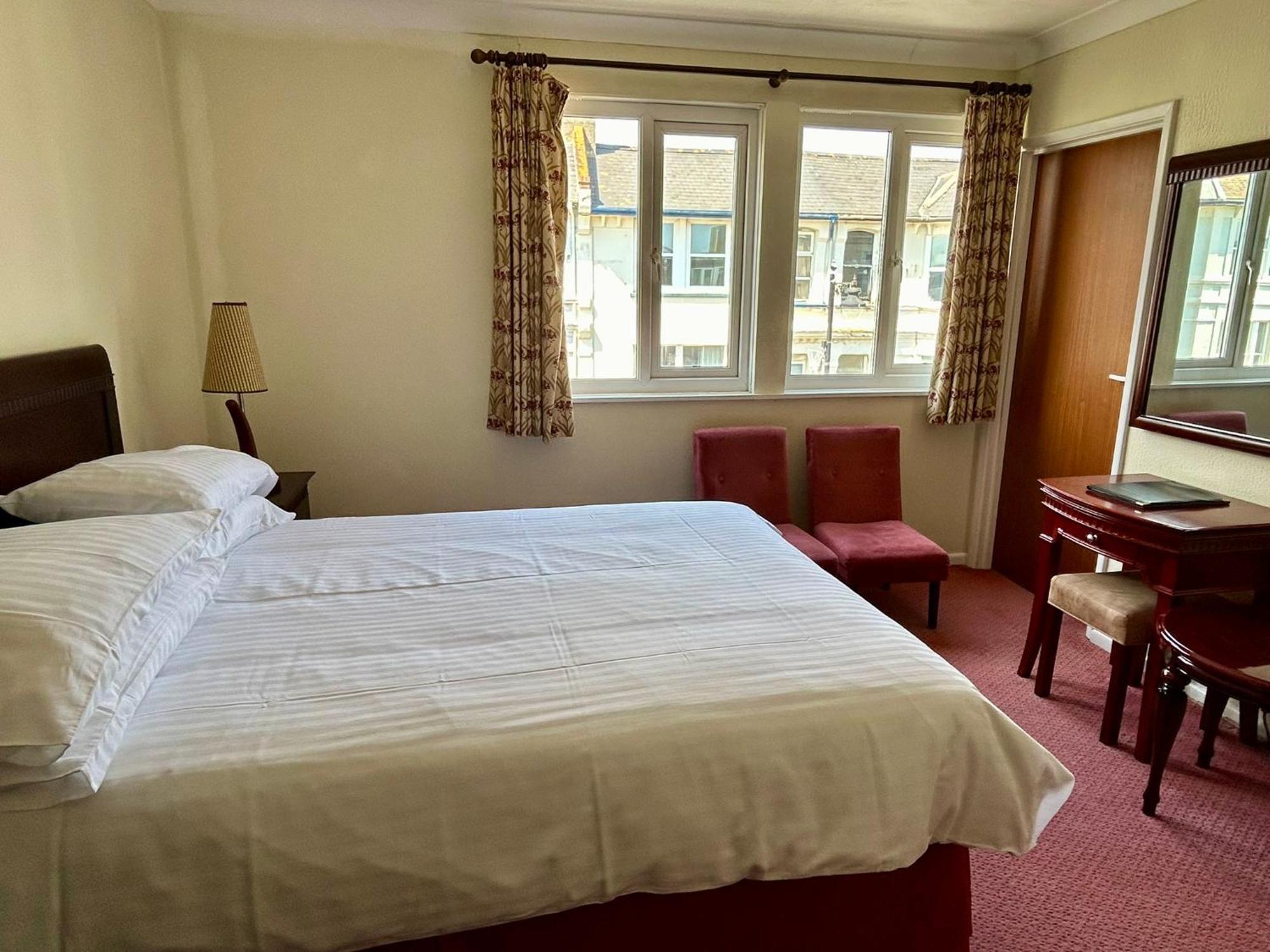 Regent Court - Seafront, Sandown - Free Car Ferry For Bookings Of 3 Or More Nights, Subject To Availability Kamer foto