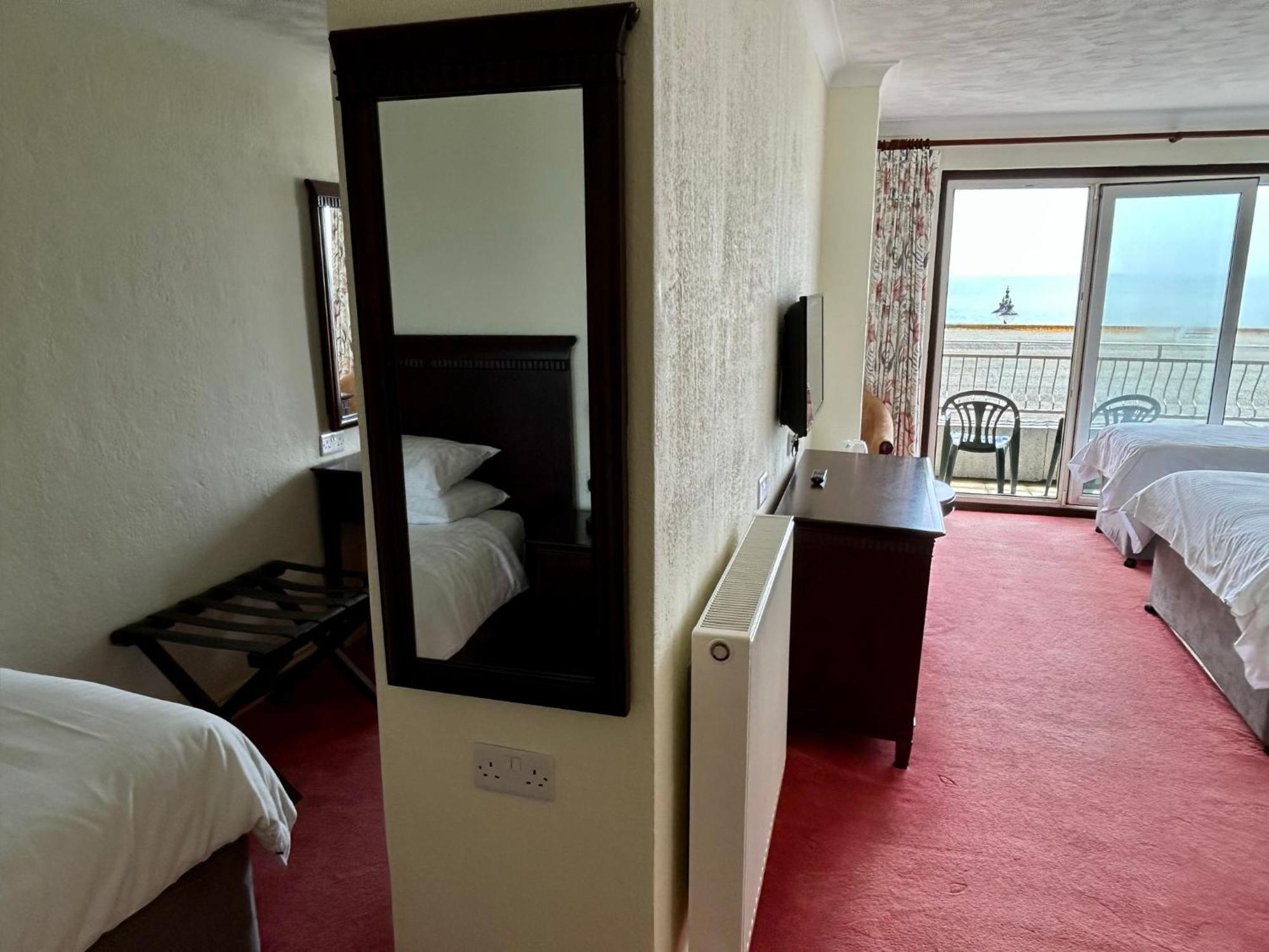 Regent Court - Seafront, Sandown - Free Car Ferry For Bookings Of 3 Or More Nights, Subject To Availability Kamer foto